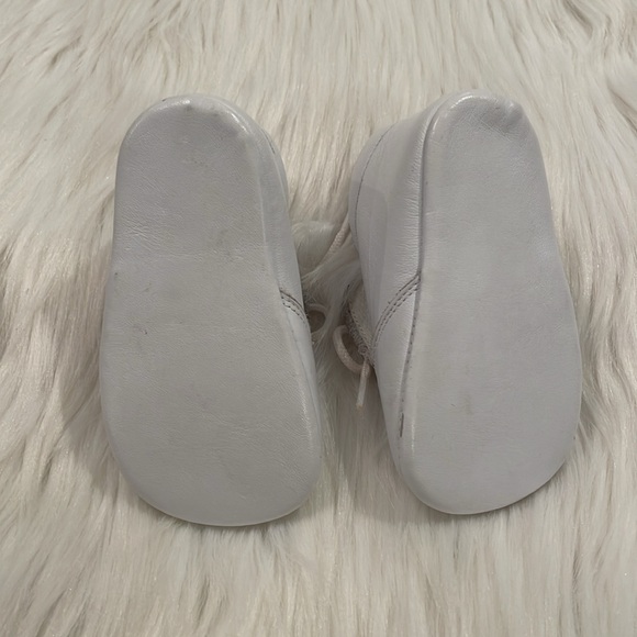 Carriage Boutique White Leather Soft Sole Baby Shoes - Picture 6 of 7